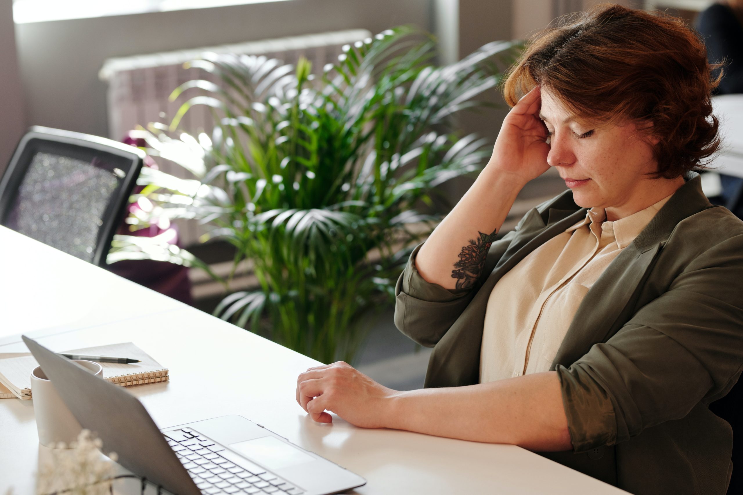 Headache Center Woman Computer