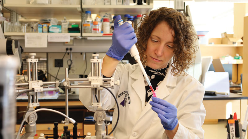 Michelle-Bridi-in-the-research-lLab